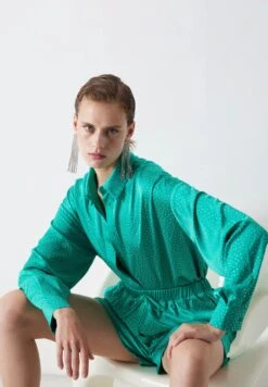 Ipekyol Relaxed Fit Shiny Stone Print - Chemisier - Turquaz -Defacto Boutique 034a38d7a5f5453eafcffac8a2398b69