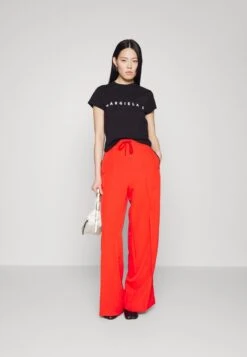 MM6 Maison Margiela T-Shirt Imprimé - Black 12 MM6 Maison Margiela T-Shirt Imprimé - Black -Defacto Boutique 24e014855c044aeba5d52d4a3a4501a5