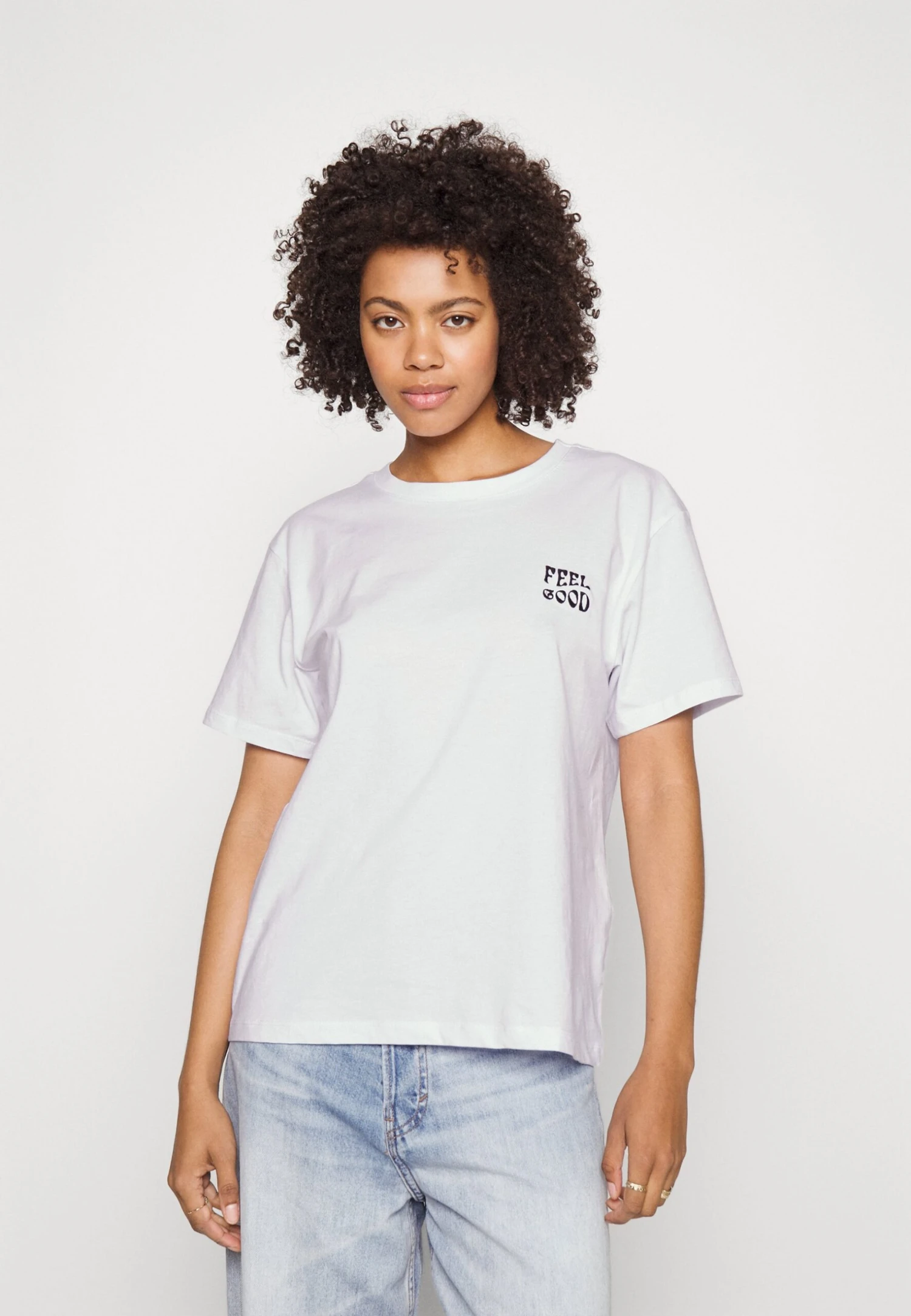 Even&Odd Clare Feel Good Chest Artwork - T-Shirt Imprimé - White 1 Even&Odd Clare Feel Good Chest Artwork - T-Shirt Imprimé - White