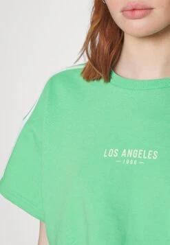 Even&Odd Survêtement - Green/White -Defacto Boutique 503c35985df74a3a8eac951465d5c4d2