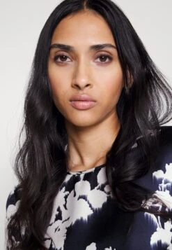 Max Mara Leisure Fagus - T-Shirt Imprimé - Blu Marino -Defacto Boutique 5b81bd3442554378b2ef367c90c602f7