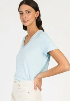 V-Neck In Tevie - T-Shirt Basique - Ciel -Defacto Boutique 5ba5df0c7e804da29953035df7d342d2