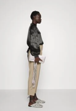 Bruuns Bazaar Edelweiss Cajsa Blouse - Blouse - Black -Defacto Boutique 5ef7f6ed0f4141499327da071a1c20b9