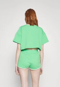 Even&Odd Survêtement - Green/White -Defacto Boutique 605b8cb2cafa448bb55ed0c792cea639