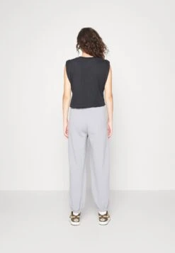 Jordan Essen Tank - T-Shirt Basique - Black -Defacto Boutique 96a1ea995fd040f594812f6741fec776