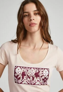 Pepe Jeans Brandi - T-Shirt Imprimé - Ash Rose Pink -Defacto Boutique 9926e9fd1394484389f86ccf1820afa4