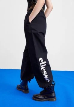 Ellesse Trantu - Pantalon Classique - Black -Defacto Boutique a1ed4c6c0570409387f6b61b4bf97e6f