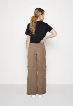 BDG Urban Outfitters Summer - Pantalon Cargo - Chocolate -Defacto Boutique ae735af2c29b48a598ee51eeb9fb35e7