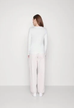 Guess T-Shirt À Manches Longues - Pure White -Defacto Boutique cc566517ea2a45d5b15f67ca974659aa