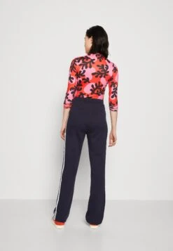 Adidas Sportswear 3 Stripes High Rise With Flower Patches - Pantalon De Survêtement - Legend Ink -Defacto Boutique e8236af92b83444b81be4eb5831cf9ea