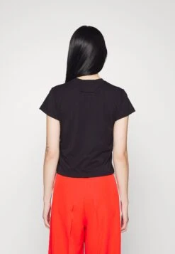 MM6 Maison Margiela T-Shirt Imprimé - Black 11 MM6 Maison Margiela T-Shirt Imprimé - Black -Defacto Boutique fd8a525598a44d90bab2567b886c873e